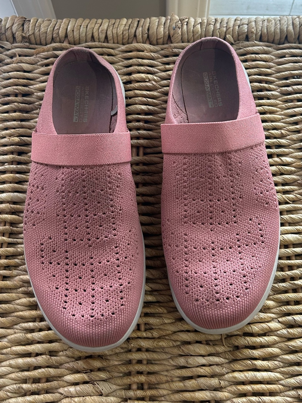 Skechers Air Cooled Goga Mat Womens Slip-On Knit Sneakers in Dusty Rose Size 8.5